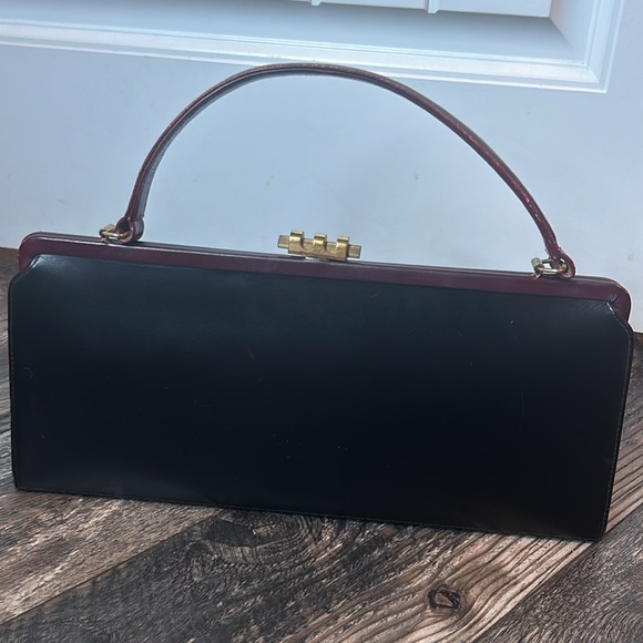 Vintage Palizzio by New York Over the Shoulder Purse With Gold Latch - Picture 2 of 13